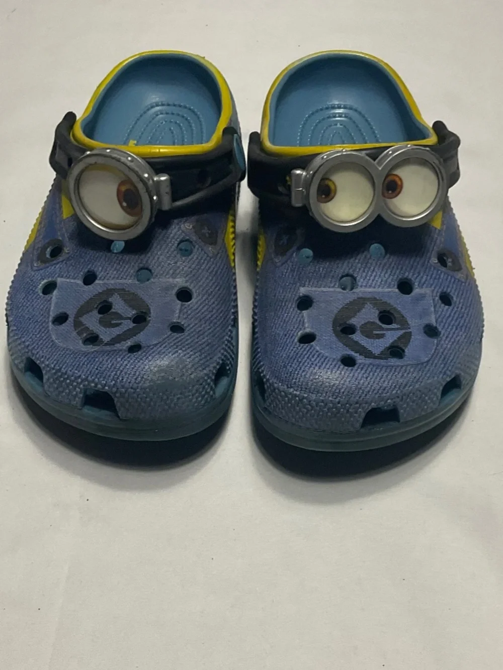 CROCS Despicable Me Minions Classic Clogs with 3D Minion StrapSize 1
